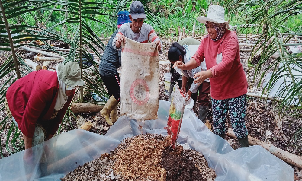 With Livestock Manure and Rice Husk, OMB Roro Sibau is able to Produce Organic Fertiliser