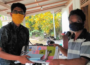 Distribusi Media Edukasi, Masker dan Hand Sanitizer di Desa Argomulyo, Yogyakarta